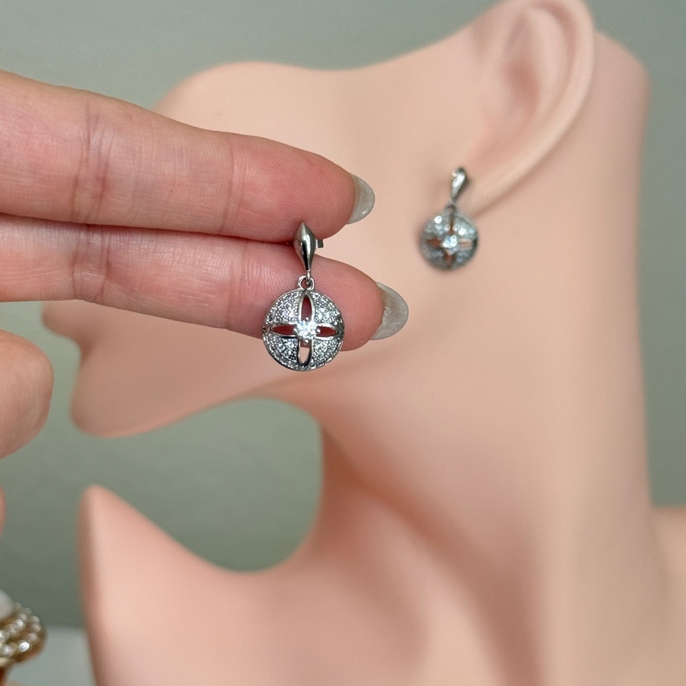⚜️ Elegant Silver Drop Earrings - Picture 4 of 7